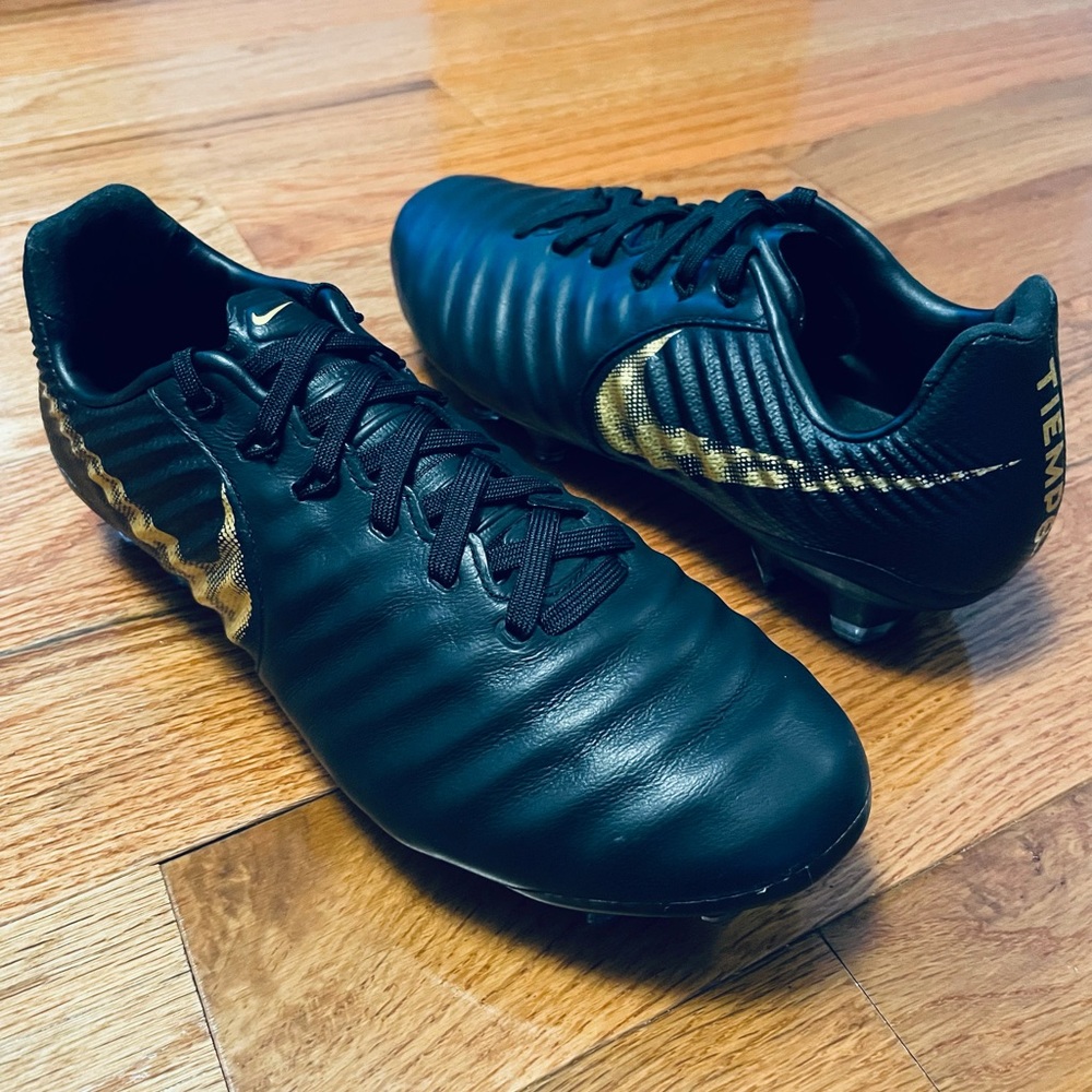 NIKE TIEMPO LEGEND 7 VII CLEATS SIZE 6